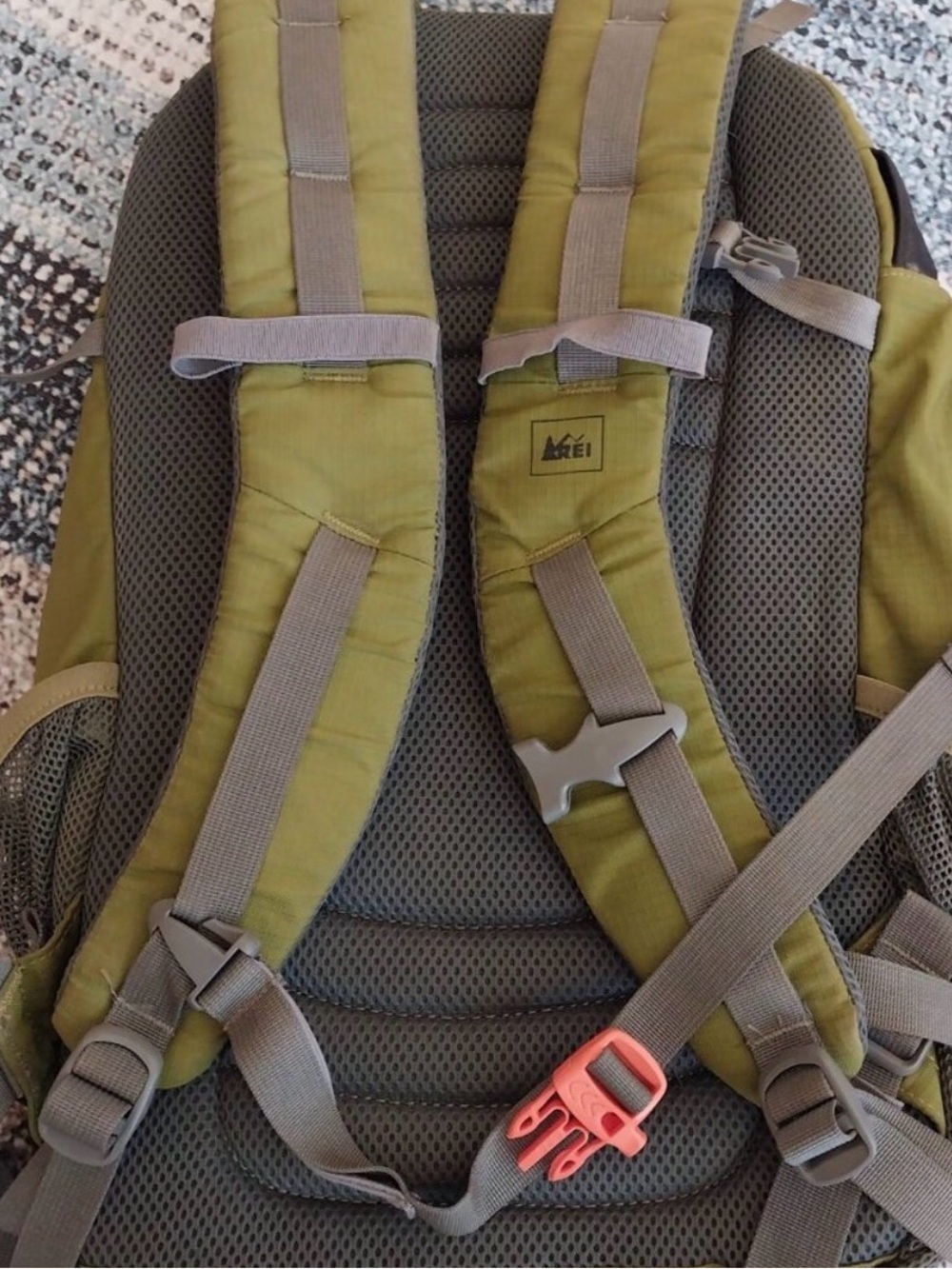 REI Trail 25 Backpack in Olive - Picture 2 of 8